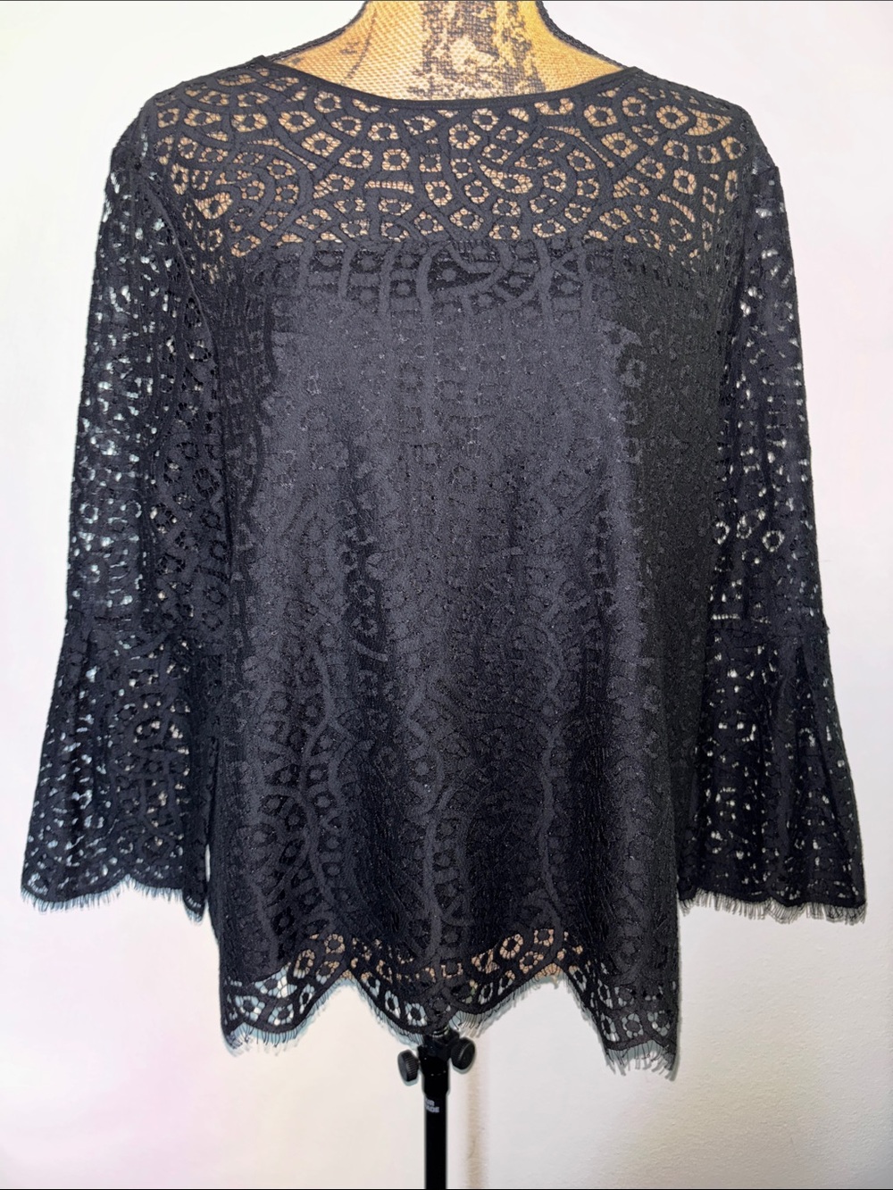GAP Sz M Black Lace Lined Bell Sleeve Blouse